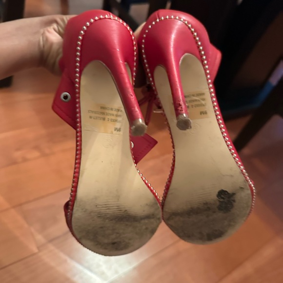 Red Heels - Picture 5 of 5